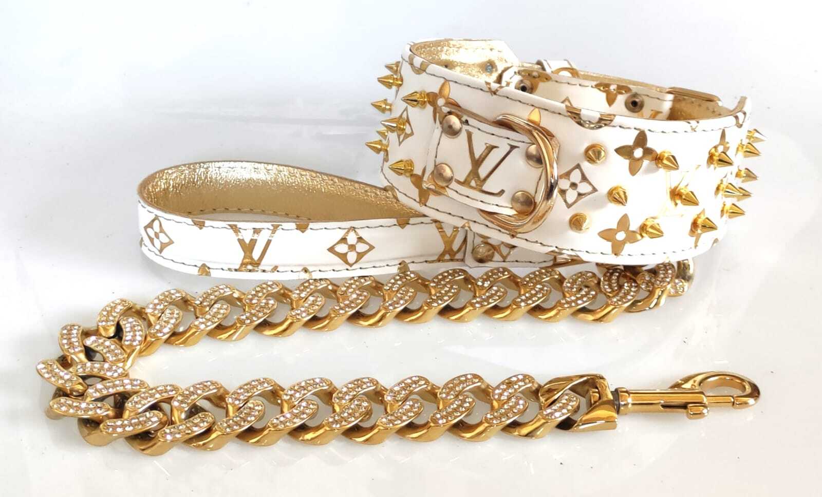 Collar LV blanco dorado y correa de oro